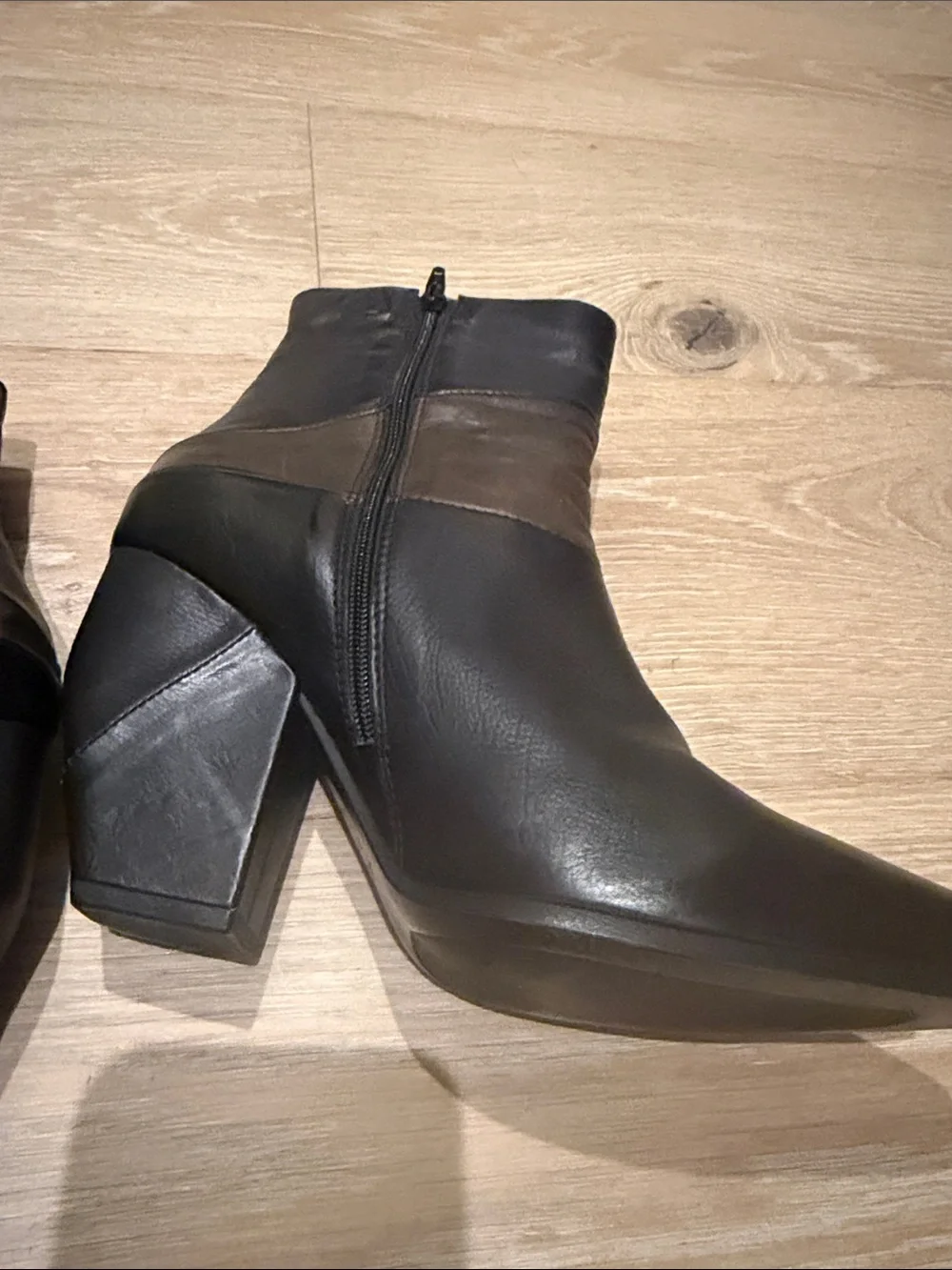 Vic Matie sleek black